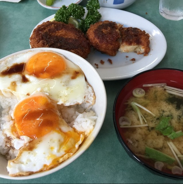 目玉焼きとコロッケ