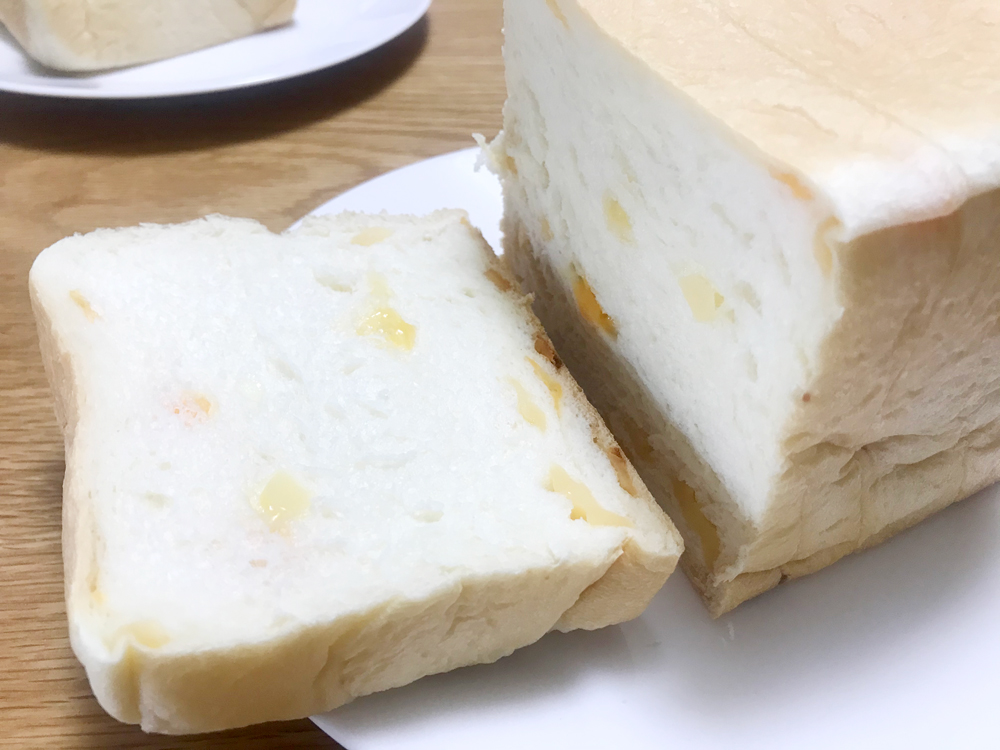 チーズ生食パンを厚切り
