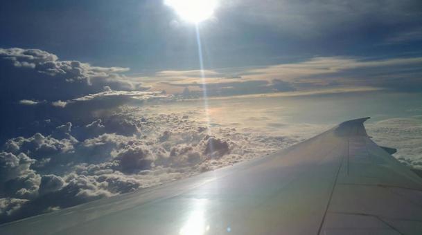 飛行機から窓の外
